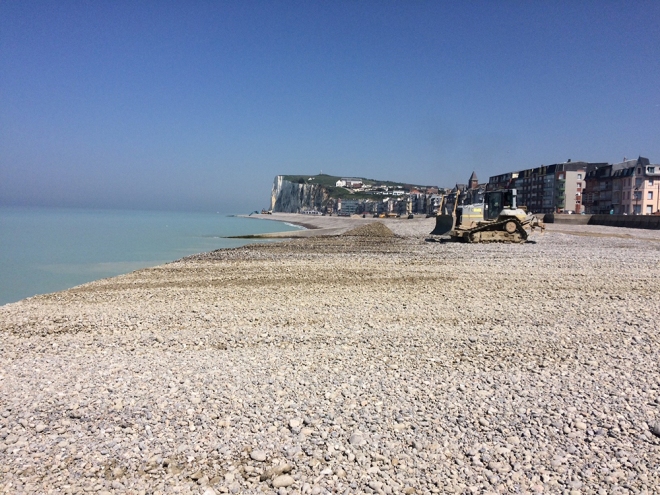 Rechargement en galets de la plage Image 2