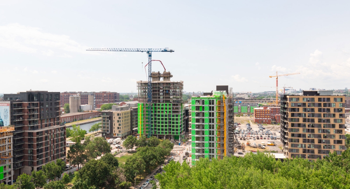 Opérateur global en construction, Lhotellier à l’international