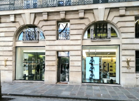 Boutique Yves Saint Laurent
