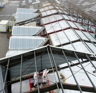 Désamiantage et photovoltaïque : une solution durable pour rénover les toitures amiantées