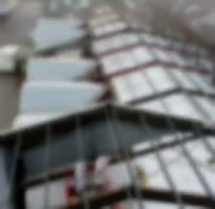 Désamiantage et photovoltaïque : une solution durable pour rénover les toitures amiantées