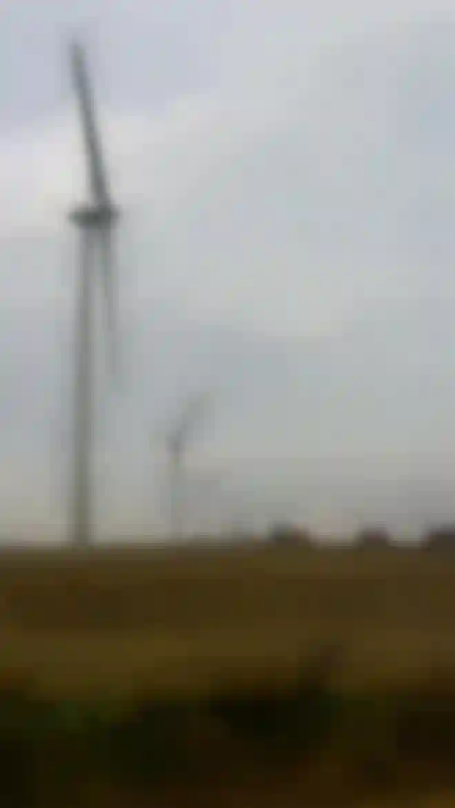 Parc éolien Coquelicot 1 : implantation de 8 éoliennes Image 2