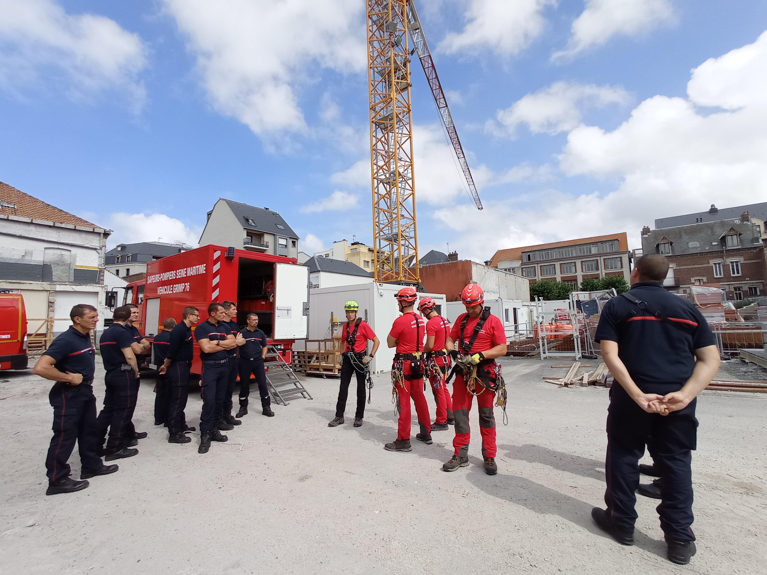 pompiers du GRIMP Dieppe en exercice d'intervention
